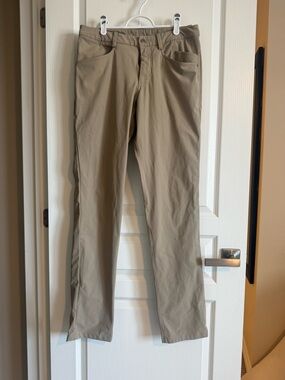lululemon athletica Men's Khaki Straight-Leg Chinos